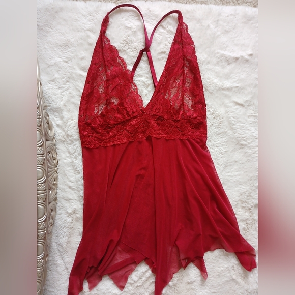 Elegant Red Lace Chemise - Picture 13 of 13